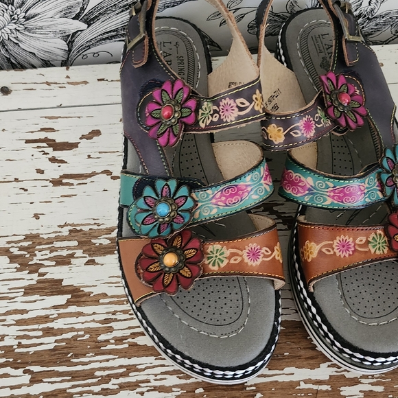 Floral Embellished Women's Leather Sandals Size 39 From L'Artiste - Picture 2 of 4